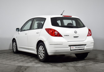 Подержанный автомобиль Nissan Tiida Hatchback 2012 года (7 фото)