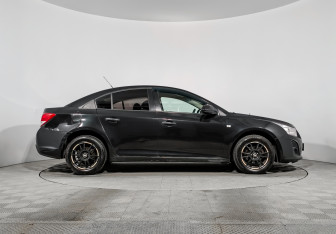 Подержанный автомобиль Chevrolet Cruze Sedan 2013 года (4 фото)