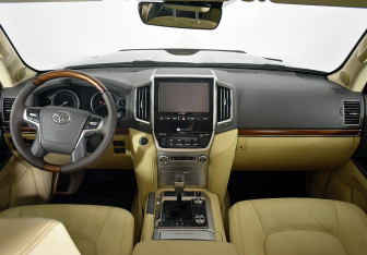 Подержанный автомобиль Toyota Land Cruiser Suv 2015 года (38 фото)