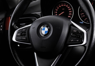 Подержанный автомобиль BMW X1 2017 года (11 фото)