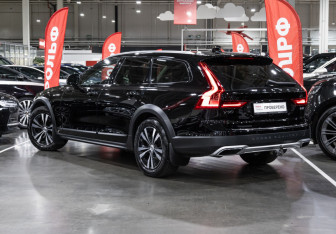 Подержанный автомобиль Volvo V90 Cross Country 2019 года (11 фото)