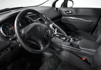 Подержанный автомобиль Peugeot 3008 2012 года (9 фото)