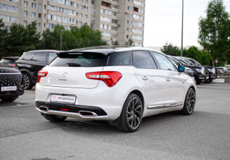 Подержанный автомобиль Citroen DS5 2013 года (6 фото)