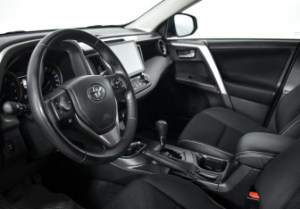 Подержанный автомобиль Toyota RAV4 2018 года (9 фото)