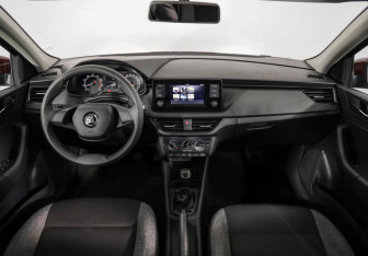 Подержанный автомобиль Skoda Rapid Liftback 2021 года (10 фото)