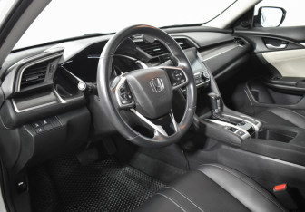 Подержанный автомобиль Honda Civic Sedan 2020 года (9 фото)