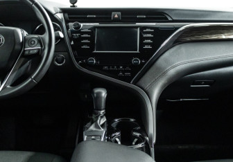 Подержанный автомобиль Toyota Camry Sedan 2018 года (14 фото)