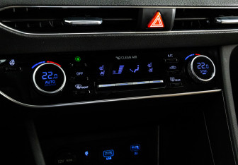 Подержанный автомобиль Hyundai Sonata 2022 года (19 фото)