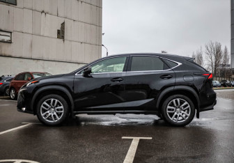Подержанный автомобиль Lexus NX 2016 года (9 фото)