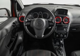 Подержанный автомобиль Opel Corsa 2012 года (11 фото)