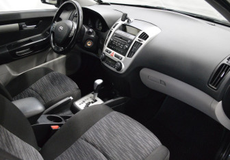 Подержанный автомобиль Kia Ceed Hatchback 2009 года (12 фото)
