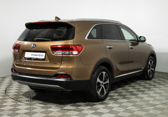 Подержанный автомобиль Kia Sorento 2017 года (5 фото)