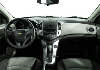 Подержанный автомобиль Chevrolet Cruze Sedan 2014 года (13 фото)
