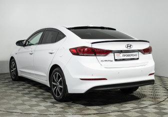 Подержанный автомобиль Hyundai Elantra Sedan 2017 года (7 фото)