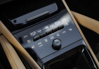 Подержанный автомобиль Porsche Cayenne 2025 года (22 фото)