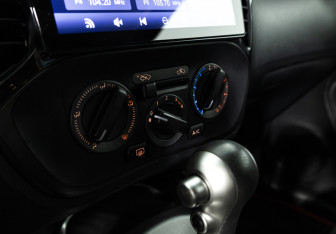 Подержанный автомобиль Nissan Juke 2014 года (17 фото)