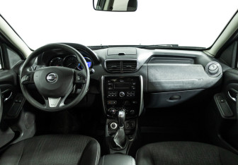 Подержанный автомобиль Nissan Terrano 2018 года (13 фото)