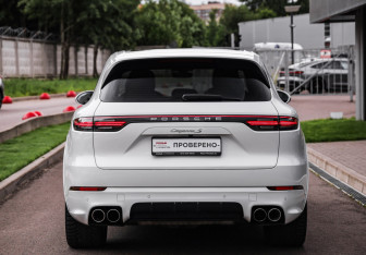 Подержанный автомобиль Porsche Cayenne 2018 года (7 фото)