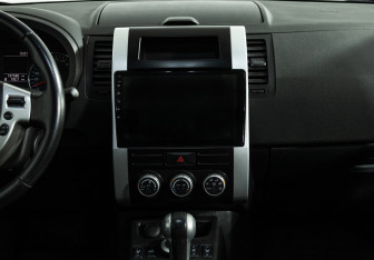 Подержанный автомобиль Nissan X-Trail 2011 года (14 фото)