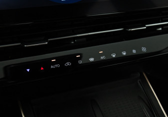 Подержанный автомобиль Omoda C5 2024 года (17 фото)