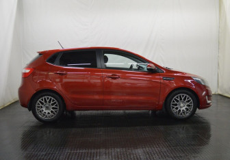 Подержанный автомобиль Kia Rio Hatchback 2013 года (4 фото)