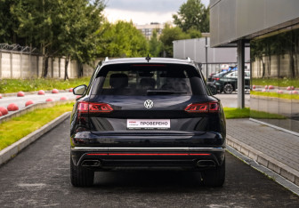 Подержанный автомобиль Volkswagen Touareg 2020 года (6 фото)