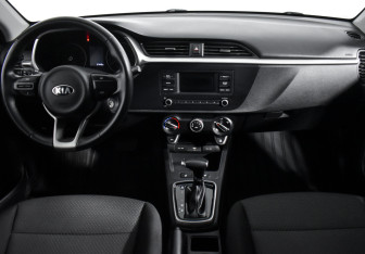Подержанный автомобиль Kia Rio Sedan 2020 года (14 фото)