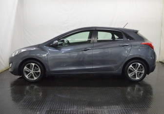 Подержанный автомобиль Hyundai i30 Hatchback 2016 года (8 фото)