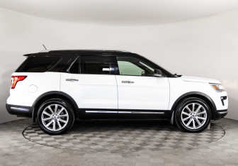 Подержанный автомобиль Ford Explorer 2019 года (4 фото)