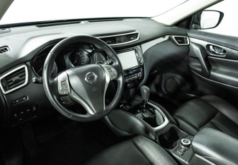 Подержанный автомобиль Nissan X-Trail 2018 года (11 фото)