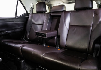 Подержанный автомобиль Toyota Fortuner 2018 года (23 фото)