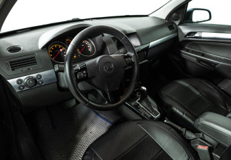 Подержанный автомобиль Opel Astra Hatchback 2007 года (11 фото)