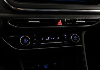 Подержанный автомобиль Hyundai Sonata 2020 года (21 фото)