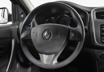 Подержанный автомобиль Renault Logan Sedan 2018 года (14 фото)