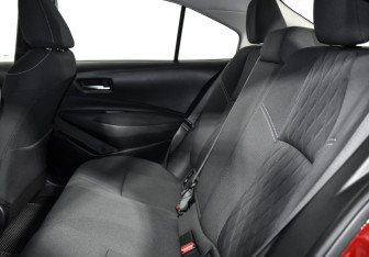 Подержанный автомобиль Toyota Corolla Sedan 2019 года (12 фото)