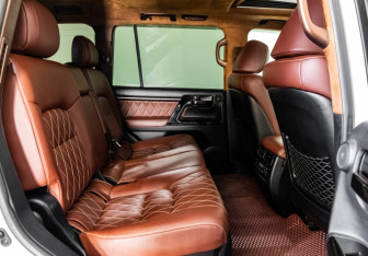 Подержанный автомобиль Toyota Land Cruiser Suv 2011 года (25 фото)