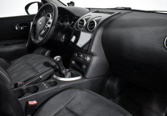 Подержанный автомобиль Nissan Qashqai 2010 года (13 фото)