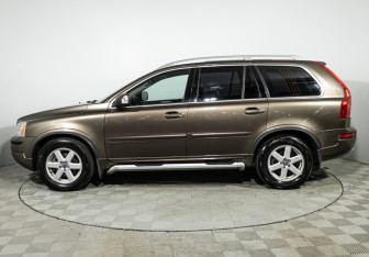 Подержанный автомобиль Volvo XC90 2012 года (8 фото)