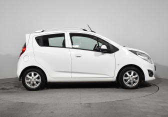 Подержанный автомобиль Chevrolet Spark 2022 года (4 фото)