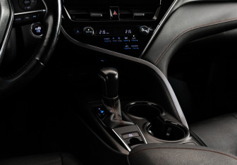 Подержанный автомобиль Toyota Camry Sedan 2021 года (14 фото)