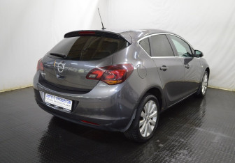 Подержанный автомобиль Opel Astra Hatchback 2011 года (5 фото)