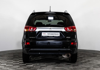 Подержанный автомобиль Peugeot 4007 2008 года (6 фото)