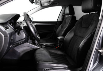 Подержанный автомобиль Skoda Octavia Liftback 2019 года (16 фото)