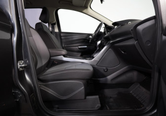 Подержанный автомобиль Ford Kuga 2017 года (20 фото)