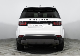 Подержанный автомобиль Land Rover Discovery 2017 года (6 фото)