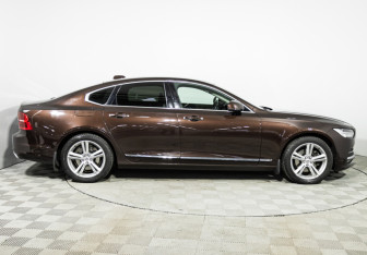 Подержанный автомобиль Volvo S90 2017 года (4 фото)
