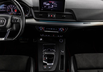 Подержанный автомобиль Audi Q5 2017 года (17 фото)