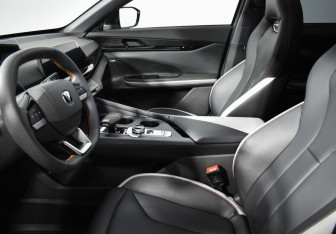 Подержанный автомобиль Changan UNI-V 2024 года (10 фото)