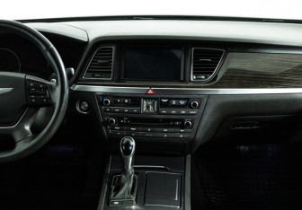 Подержанный автомобиль Hyundai Genesis 2015 года (14 фото)