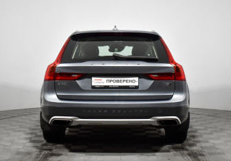 Подержанный автомобиль Volvo V90 Cross Country 2019 года (6 фото)